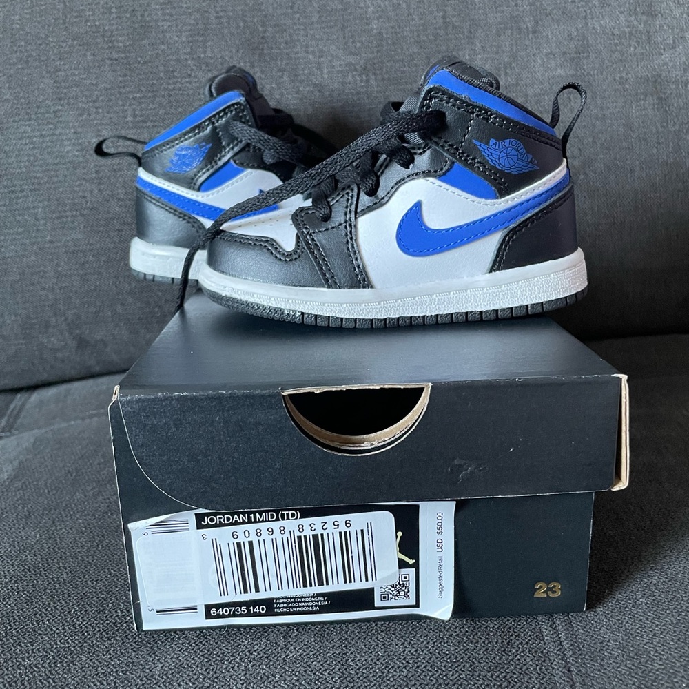 Used Nike Jordan 1 Mid. Only worn a few times, in excellent condition. Size 6c